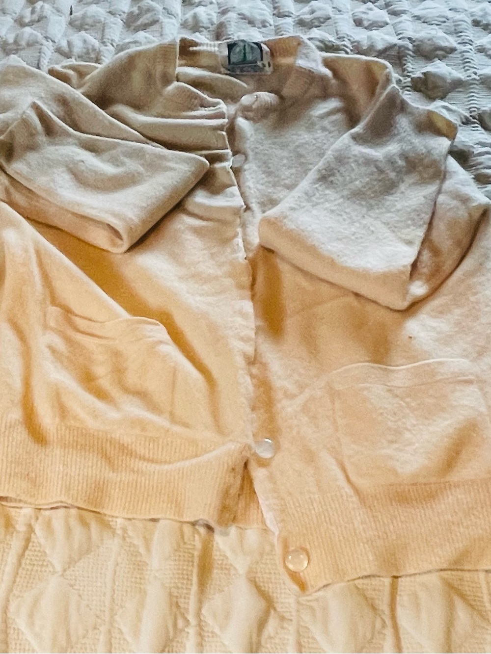 Cream Button-Front cashmere Cardigan Sweater - Picture 2 of 3